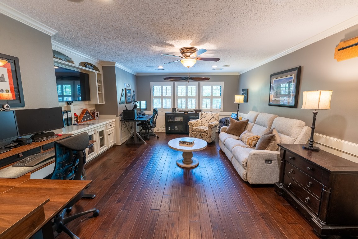 6 Red Sable Point The Woodlands, TX 77380 - Photo 25 of 50 a living room with furniture and a flat screen tv