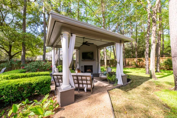$1,395,000 | 6 Red Sable Point, The Woodlands, TX 77380