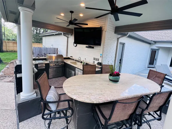 $1,395,000 | 6 Red Sable Point, The Woodlands, TX 77380