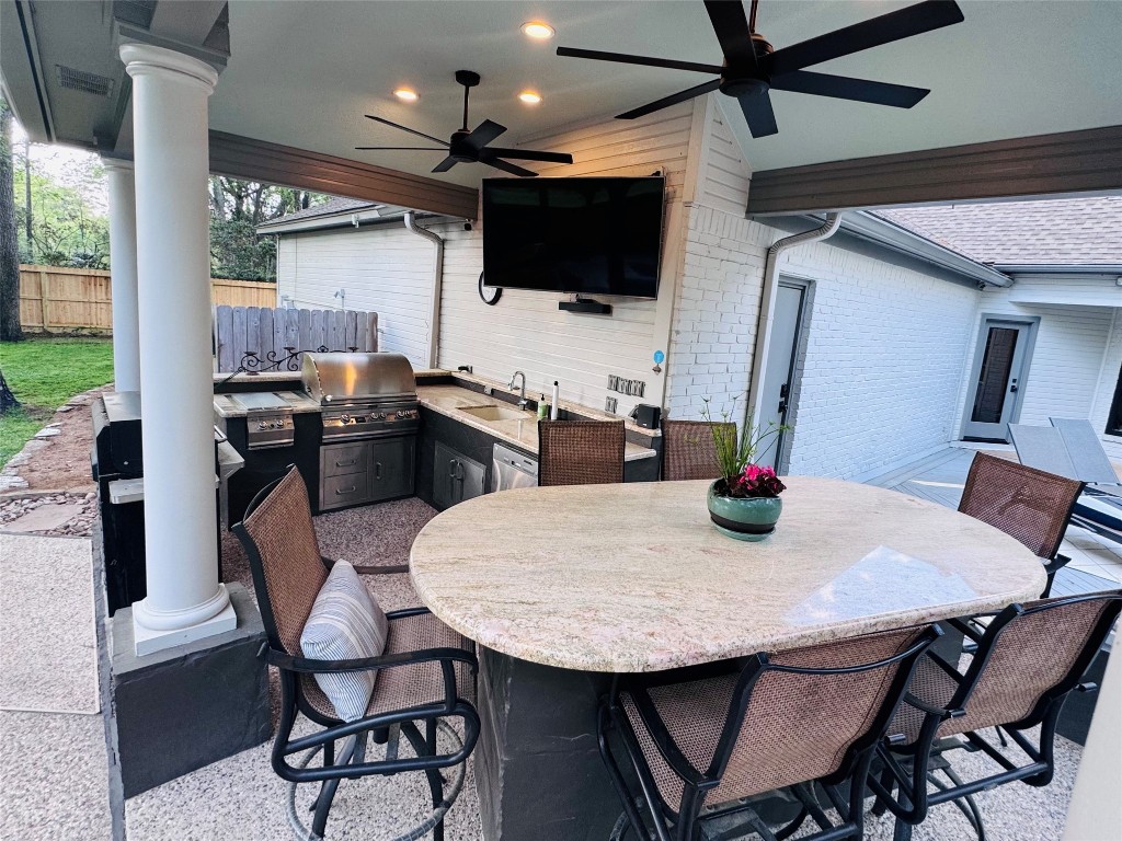 6 Red Sable Point The Woodlands, TX 77380 - Photo 40 of 50 a view of a dining room with furniture