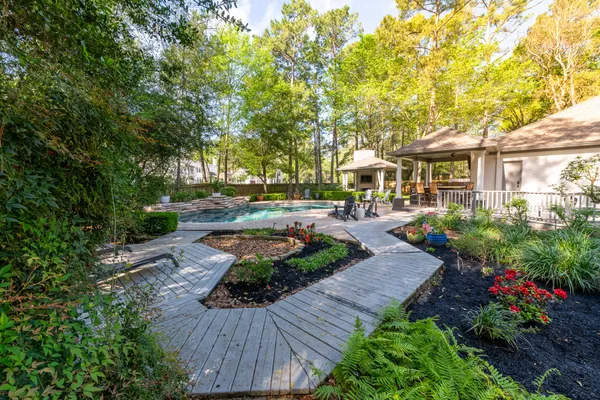 $1,395,000 | 6 Red Sable Point, The Woodlands, TX 77380
