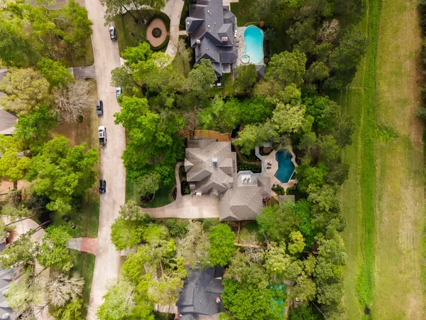 $1,395,000 | 6 Red Sable Point, The Woodlands, TX 77380