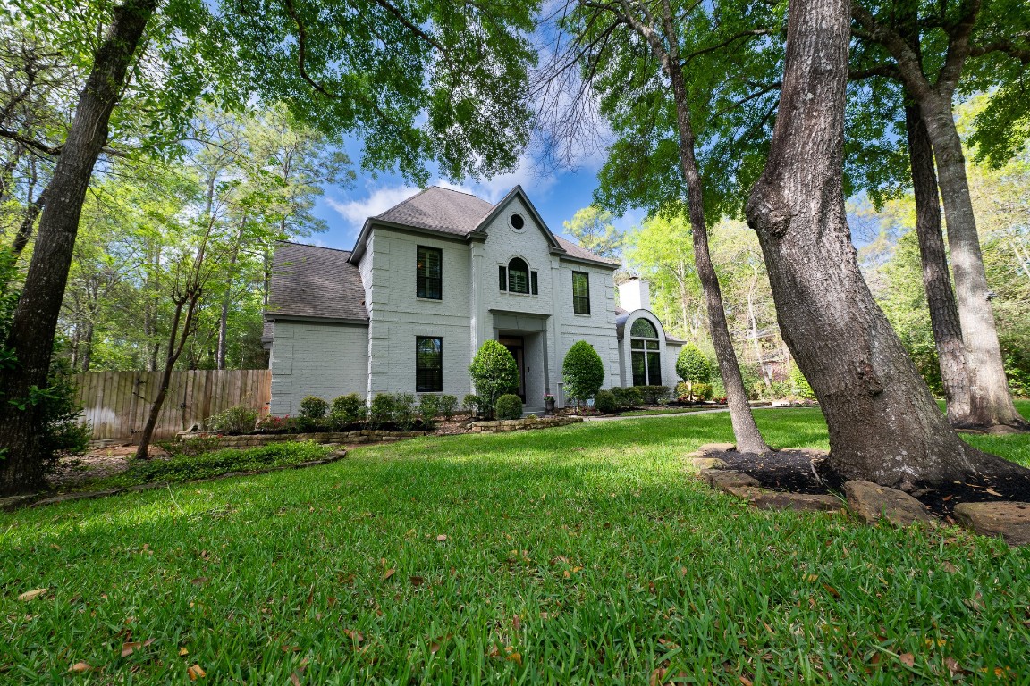 6 Red Sable Point The Woodlands, TX 77380 - Photo 7 of 50 a front view of a house with a yard