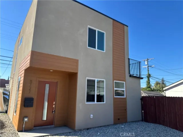 a house view with a outdoor space