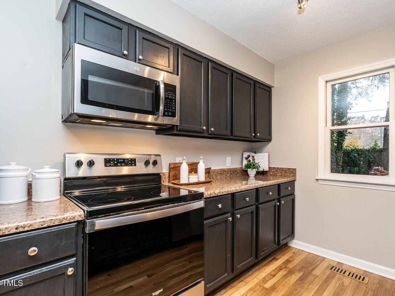 009-1280x960-kitchen