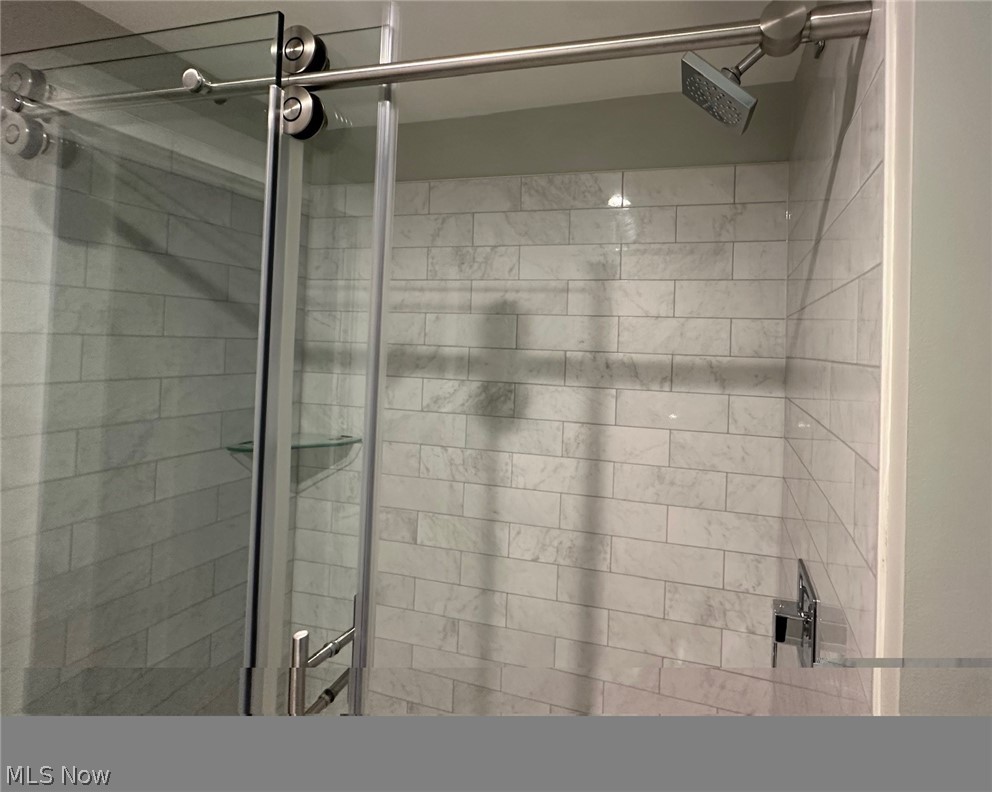 2337 West 11th Street, Unit 6 Cleveland, OH 44113 - Photo 20 of 30 Second floor bath