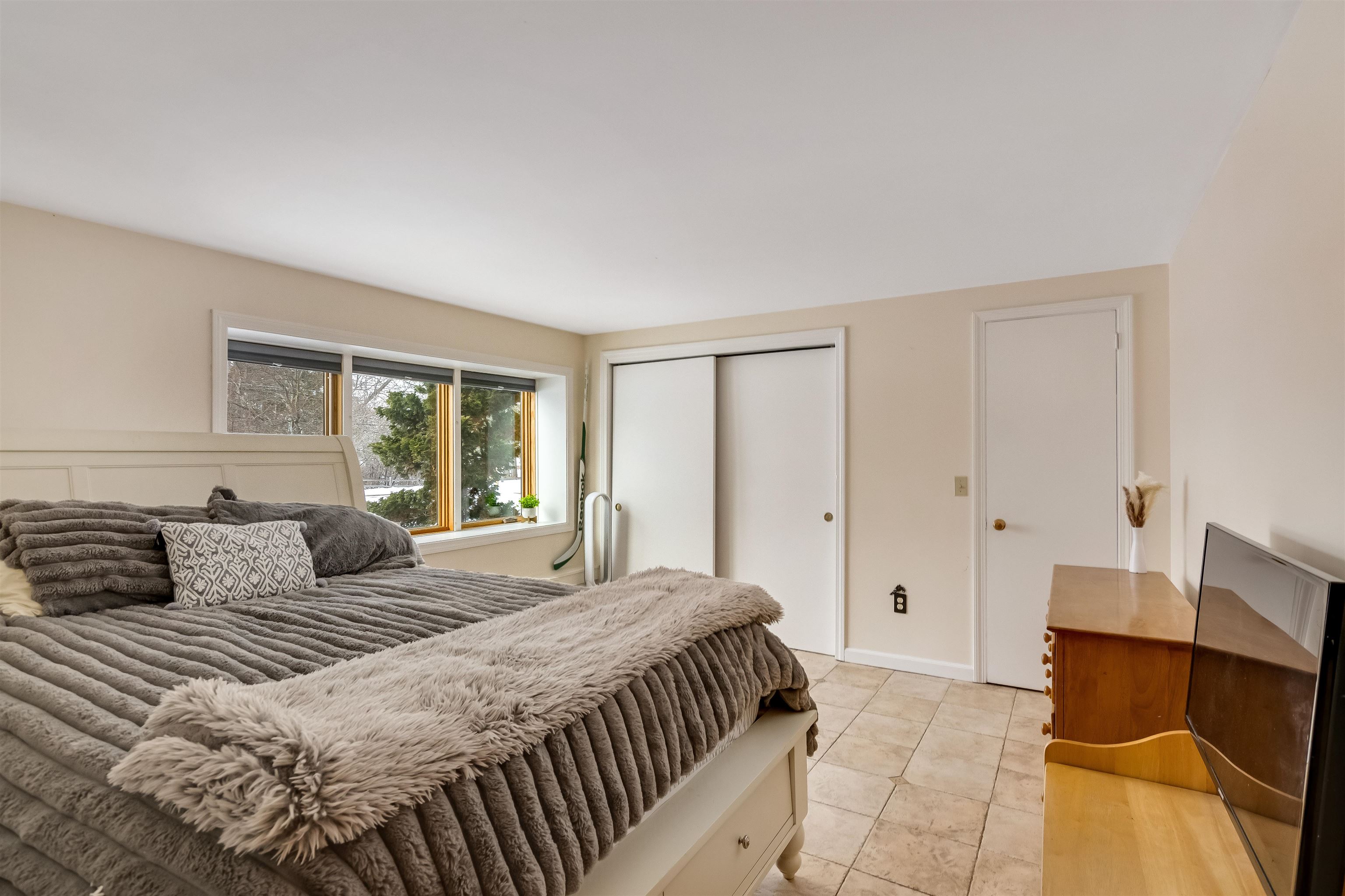 104 South Cove Road Burlington, VT 05401 - Photo 5 of 40 Gallery Image 5