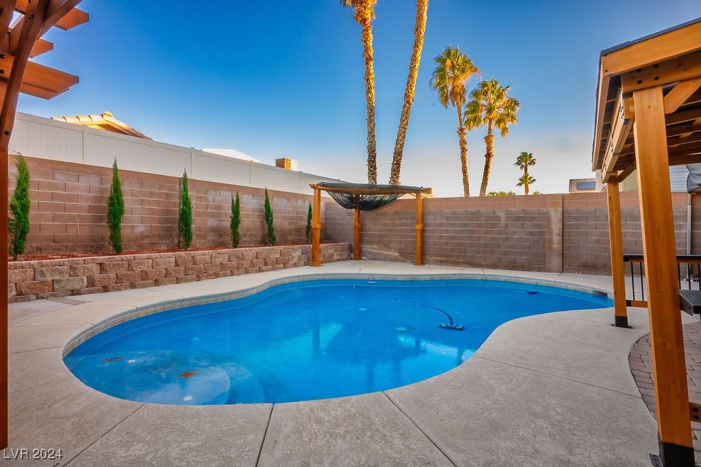 2012 Maple Springs Street Henderson, NV 89002 - Photo 9 of 39 Gallery Image 9