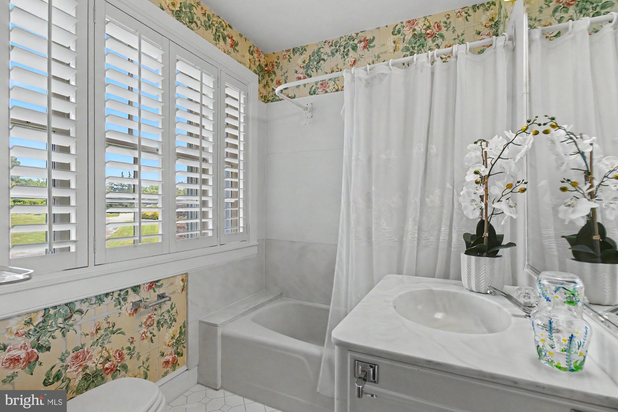 18535 Foreston Road Parkton, MD 21120 - Photo 52 of 101 Second bedroom ensuite.