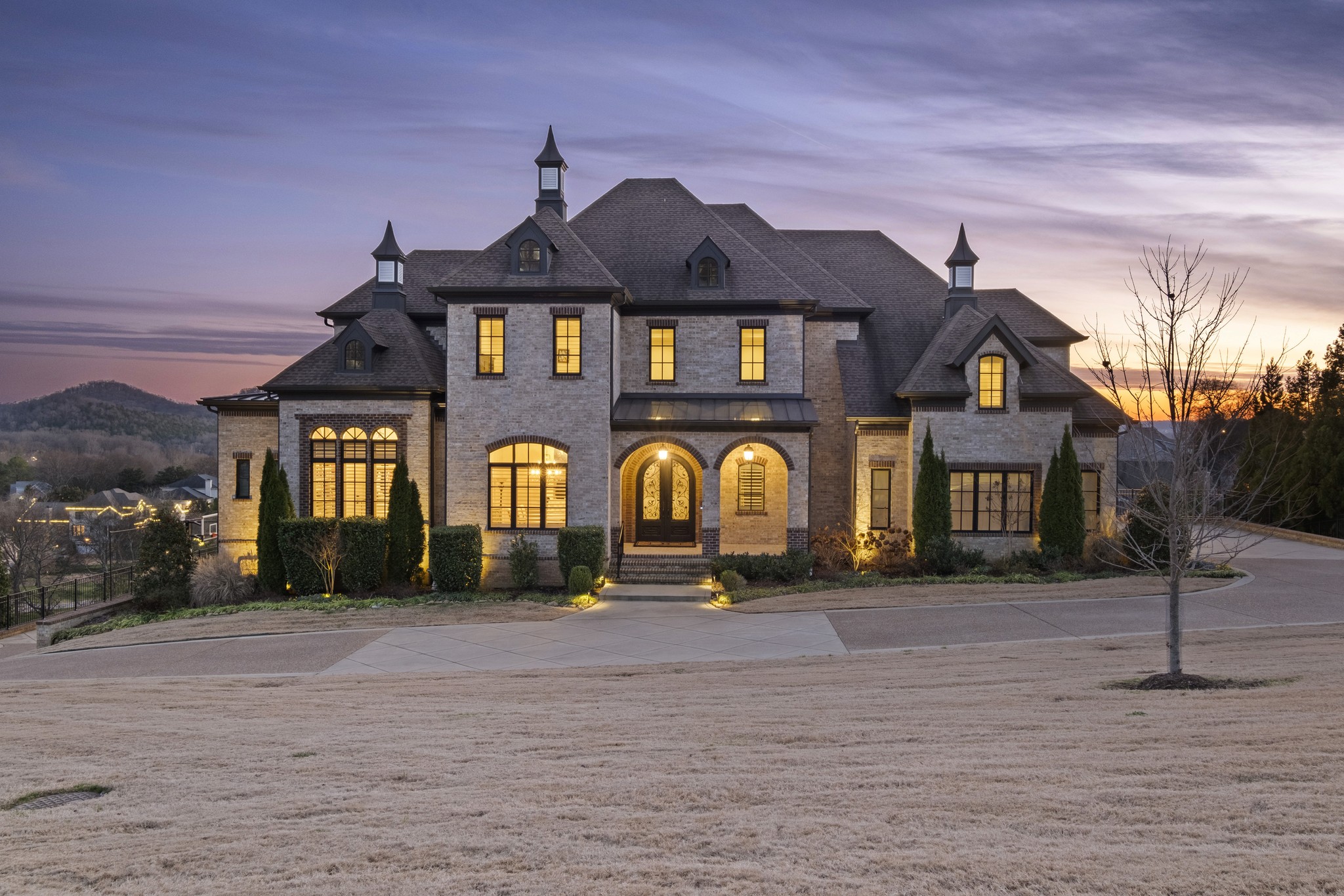 a front view of house with yard