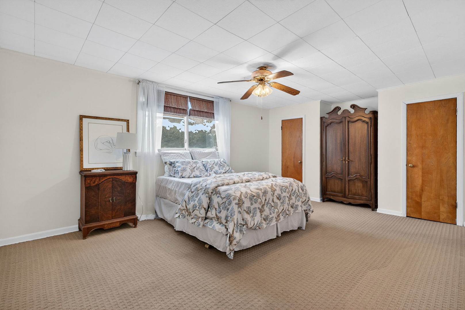 12620 Irving Avenue Blue Island, IL 60406 - Photo 19 of 37 a bedroom with a bed and a chandelier
