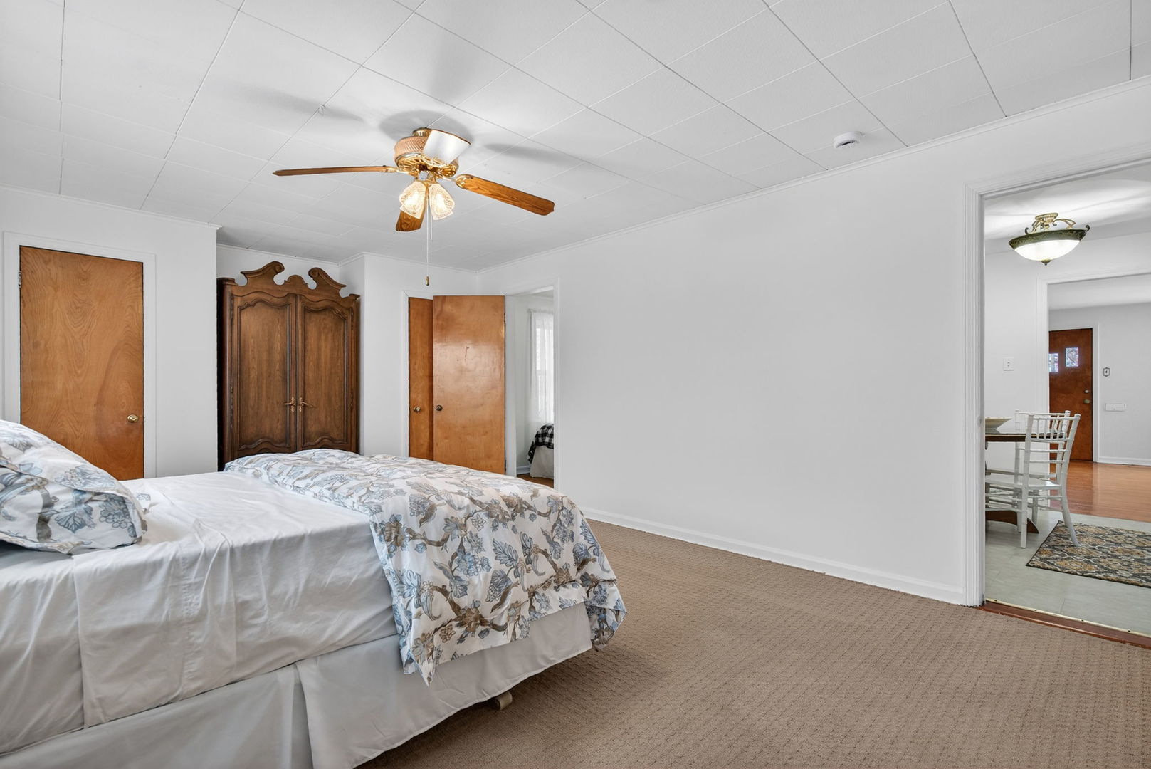12620 Irving Avenue Blue Island, IL 60406 - Photo 20 of 37 a bedroom with a bed and a chandelier