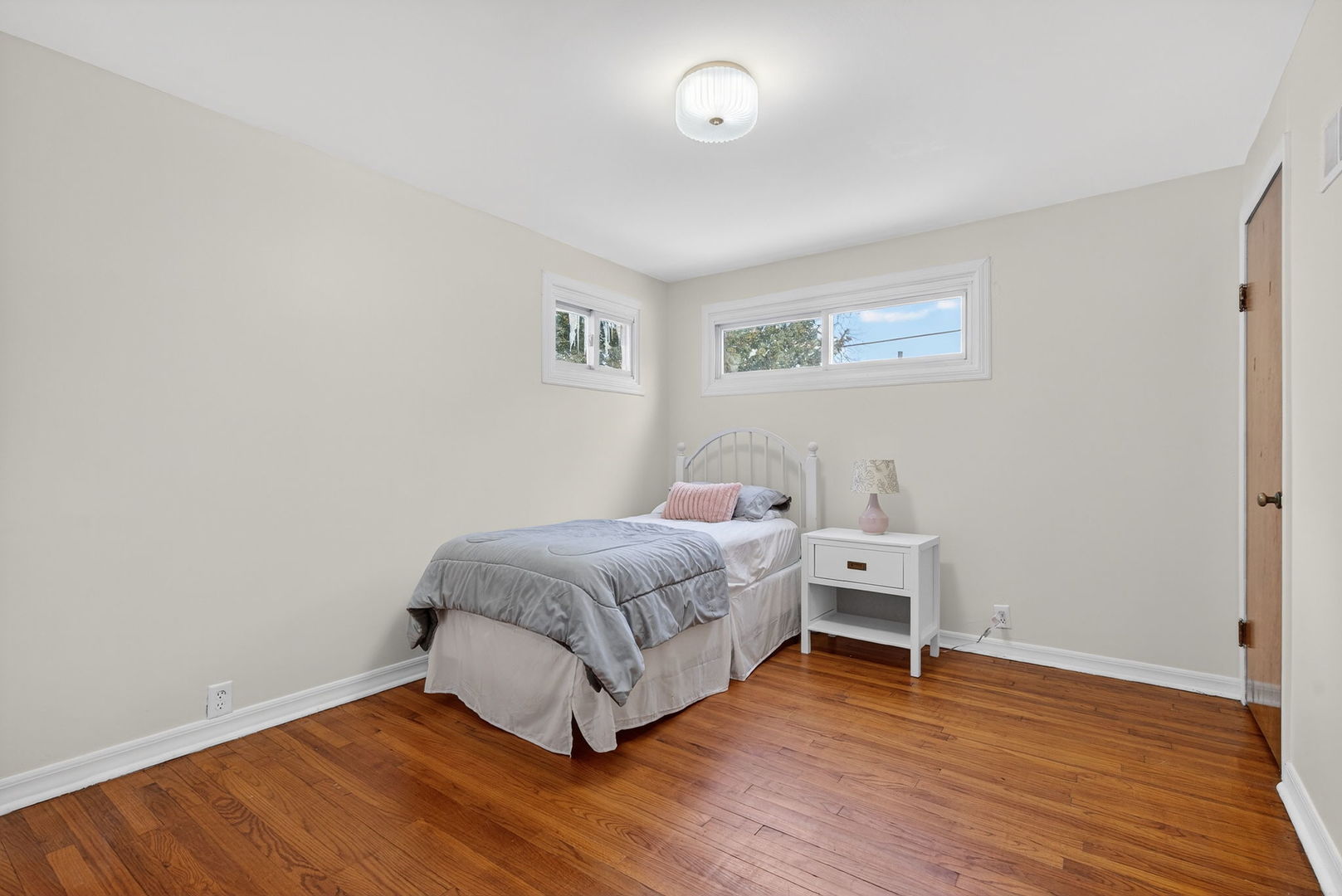 12620 Irving Avenue Blue Island, IL 60406 - Photo 23 of 37 a room with a bed and a window