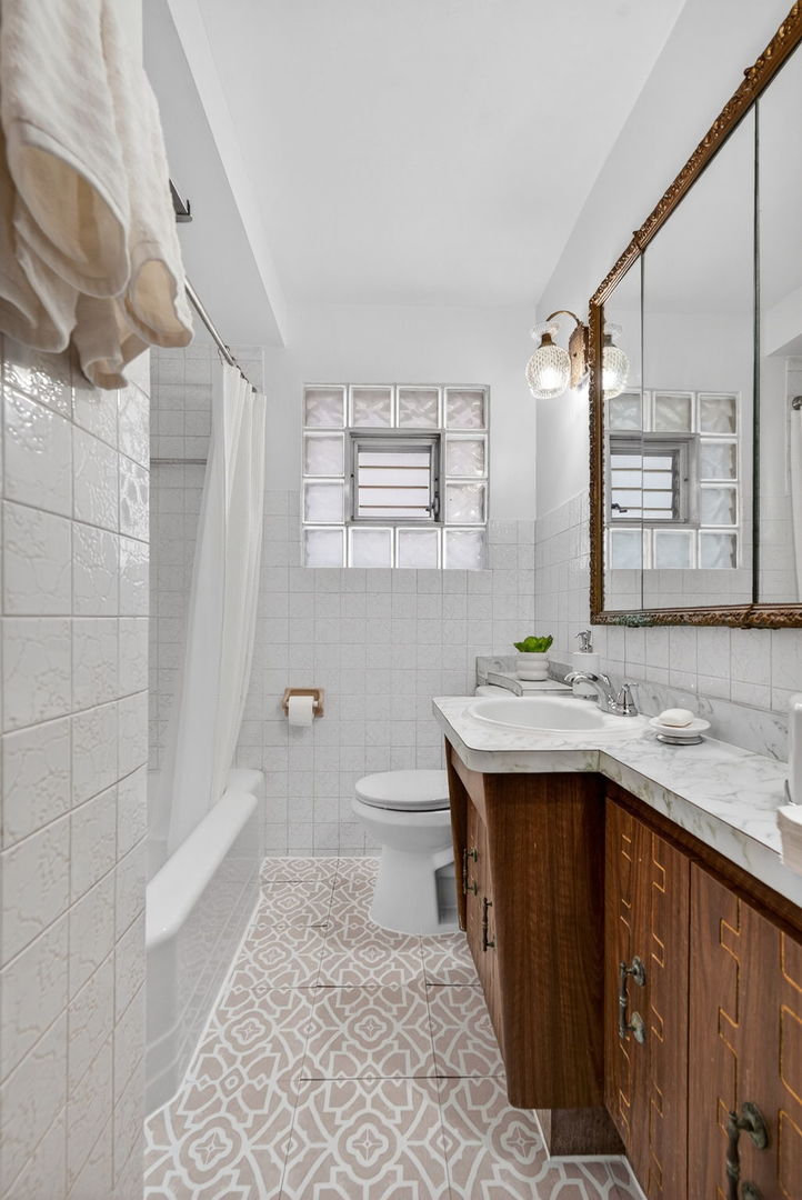 12620 Irving Avenue Blue Island, IL 60406 - Photo 25 of 37 a bathroom with a sink a toilet and shower