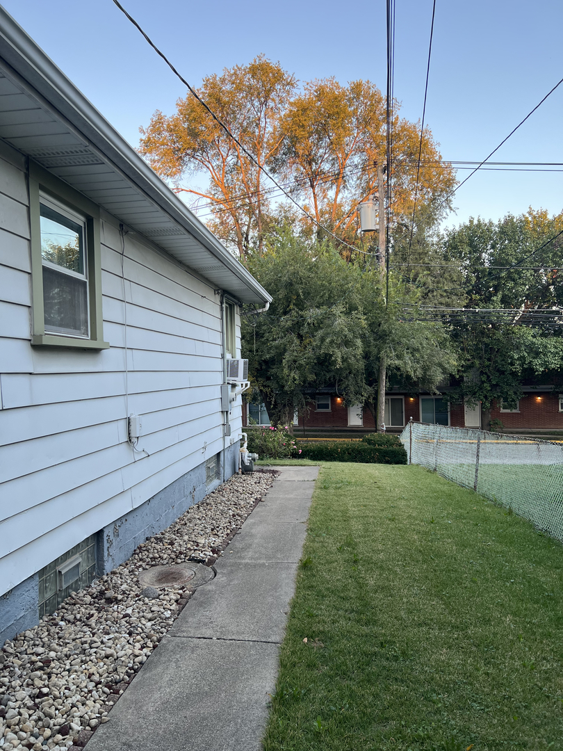 12620 Irving Avenue Blue Island, IL 60406 - Photo 33 of 37 a view of a backyard with plants and large trees