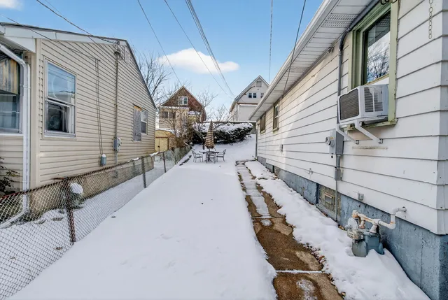 $175,000 | 12620 Irving Avenue, Blue Island, IL 60406