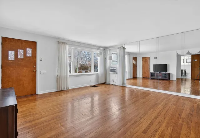 $175,000 | 12620 Irving Avenue, Blue Island, IL 60406