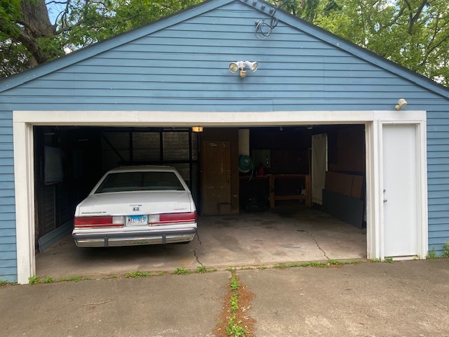 906 40th St Court Moline, IL 61265 - Photo 2 of 17