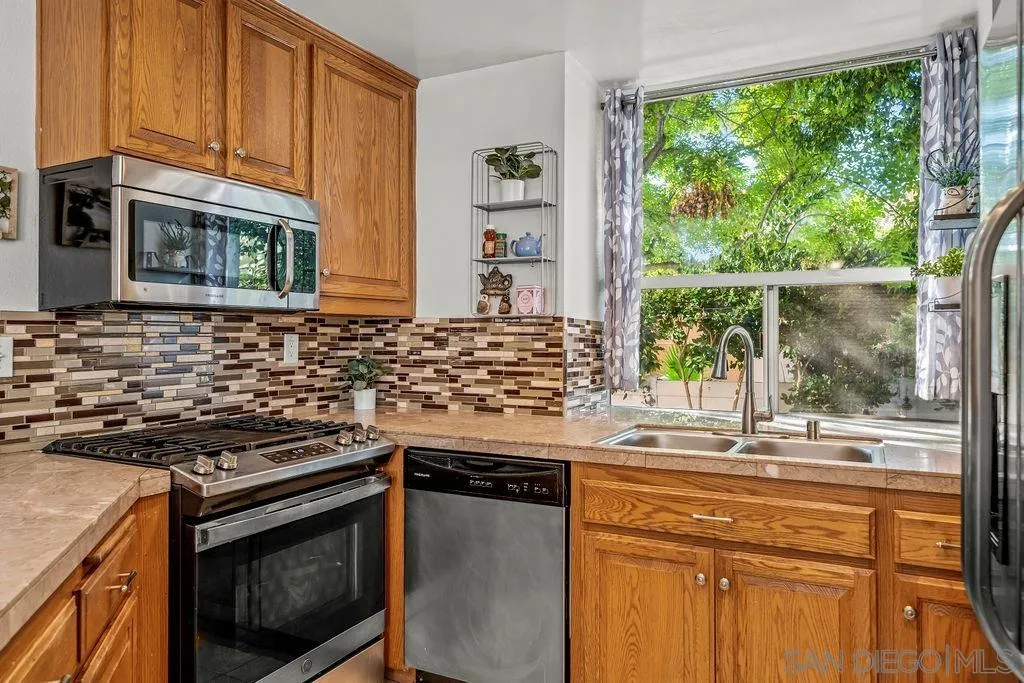 1386 Serena Circle, Unit 2 Chula Vista, CA 91910 - Photo 12 of 44