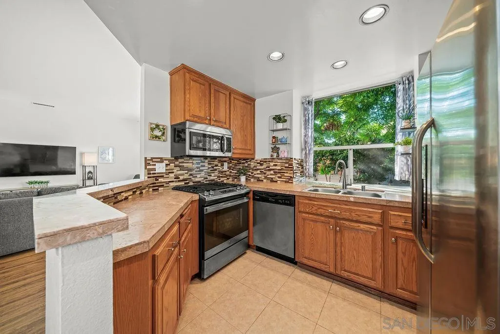 1386 Serena Circle, Unit 2 Chula Vista, CA 91910 - Photo 13 of 44