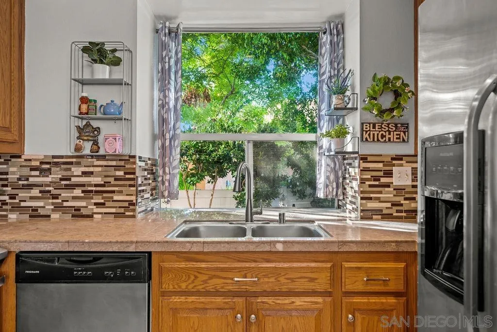 1386 Serena Circle, Unit 2 Chula Vista, CA 91910 - Photo 14 of 44