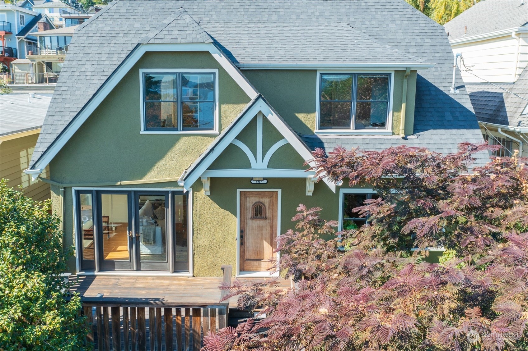 807 Lake Washington Boulevard South Seattle, WA 98144 - Photo 1 of 26 a front view of a house with garden