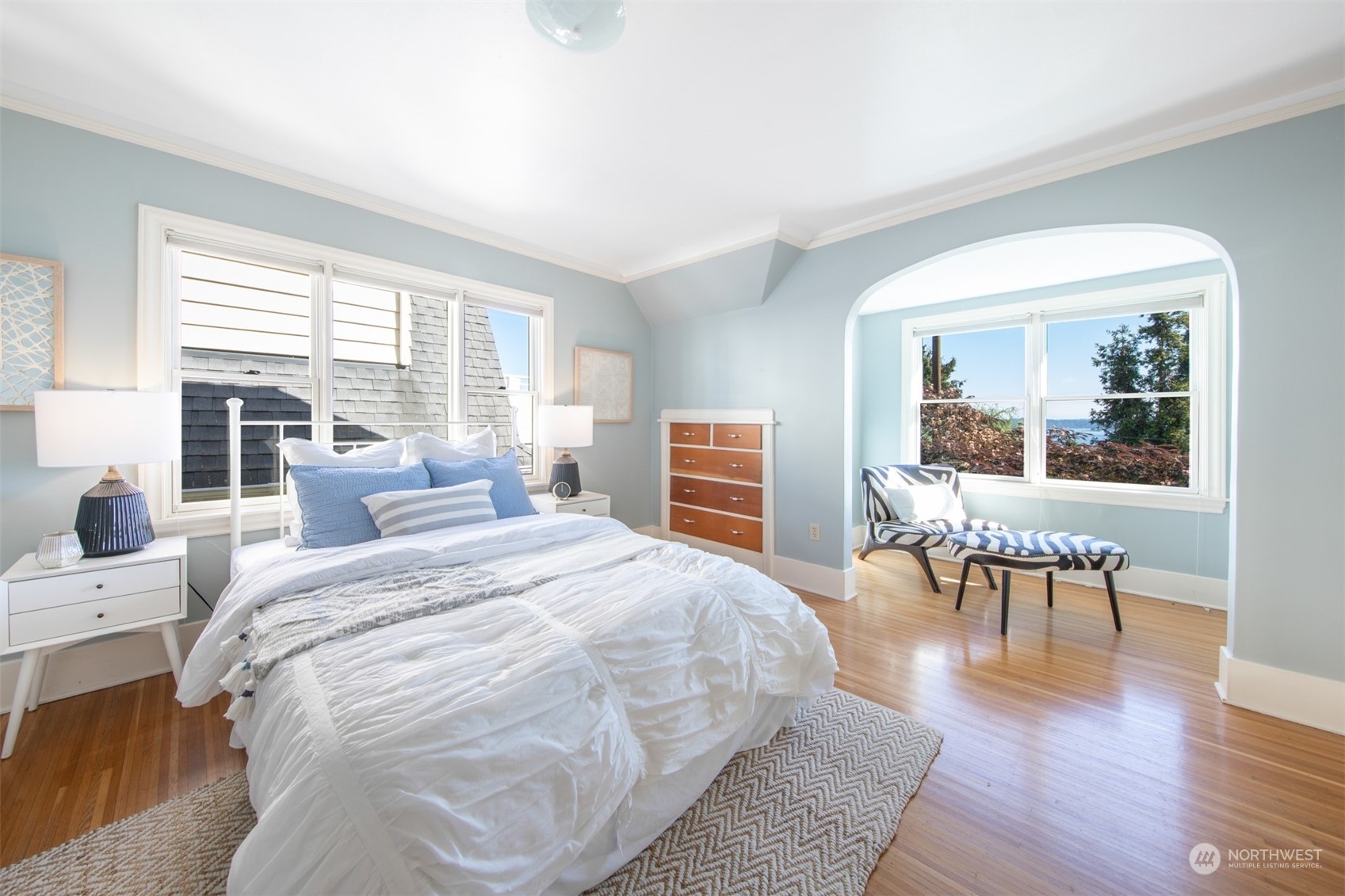 807 Lake Washington Boulevard South Seattle, WA 98144 - Photo 10 of 26 a spacious bedroom with a bed and wooden floor