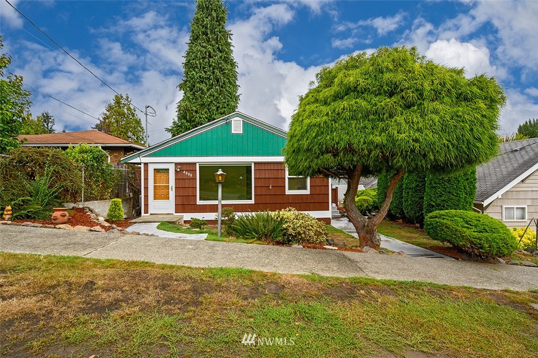 4808 Southwest Hanford Street Seattle, WA 98116 - Photo 2 of 17