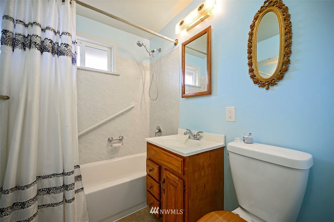 4808 Southwest Hanford Street Seattle, WA 98116 - Photo 12 of 17