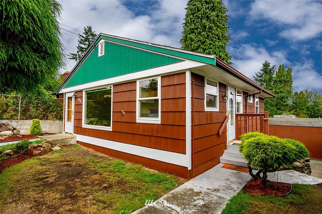 4808 Southwest Hanford Street Seattle, WA 98116 - Photo 3 of 17