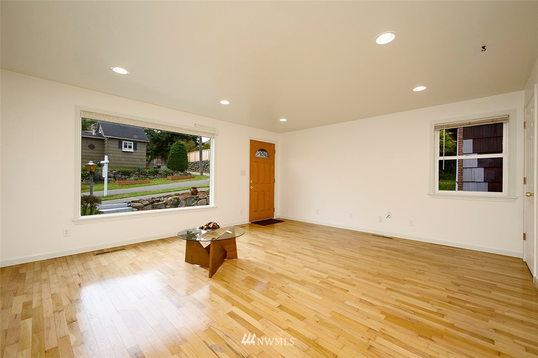 4808 Southwest Hanford Street Seattle, WA 98116 - Photo 4 of 17