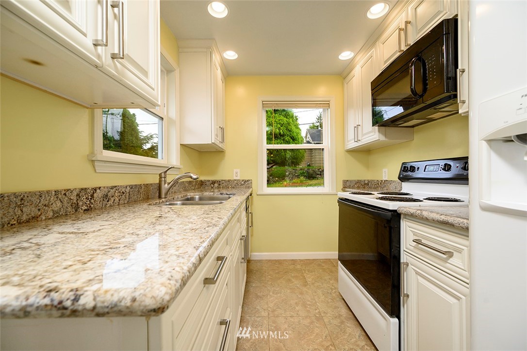 4808 Southwest Hanford Street Seattle, WA 98116 - Photo 8 of 17