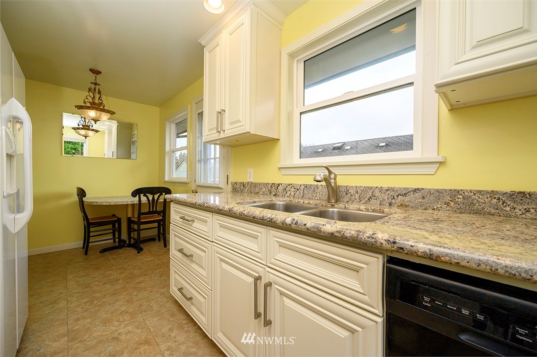 4808 Southwest Hanford Street Seattle, WA 98116 - Photo 9 of 17