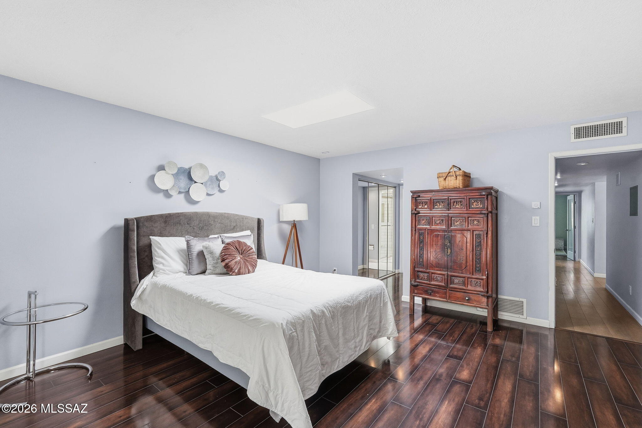 2854 West Magee Road Tucson, AZ 85742 - Photo 18 of 36 Soft wood laminate floors give off a lovely warm glow