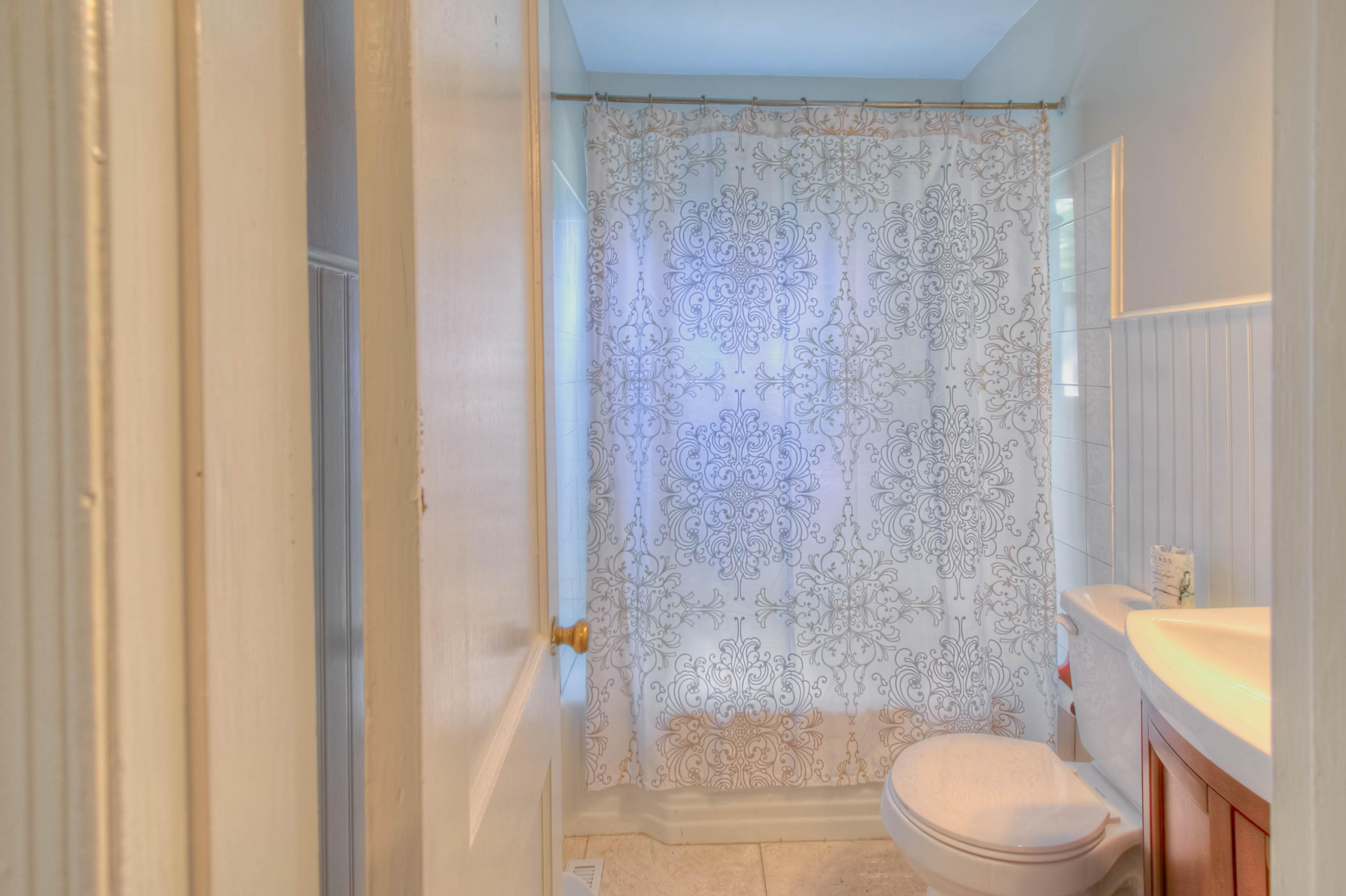 735 Munro Road Chattanooga, TN 37415 - Photo 12 of 15 Bathroom