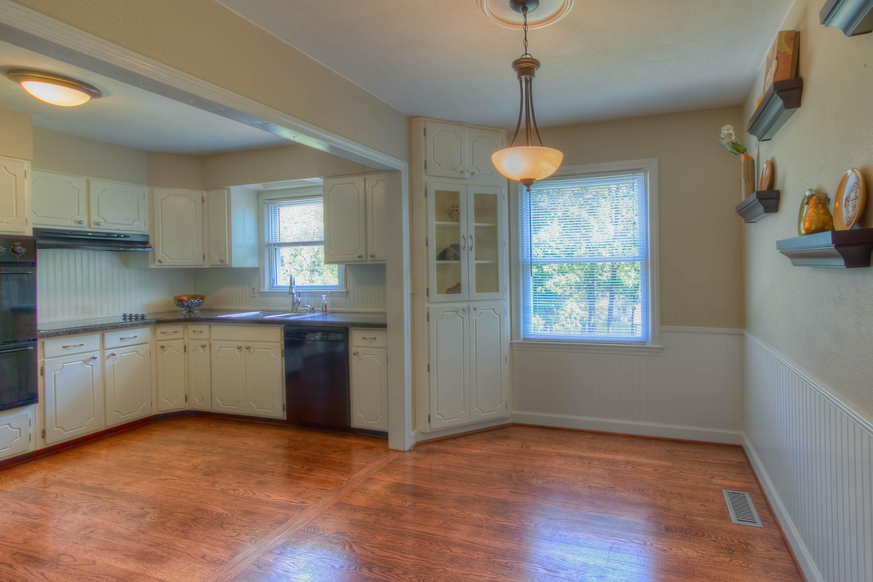 Eat In Kitchen with Built-in