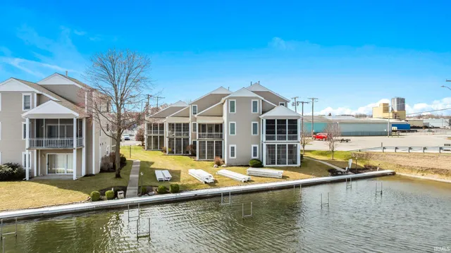 $349,900 | 300 East Medusa Street, Unit 5D, Syracuse, IN 46567