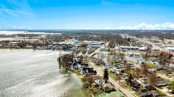 $349,900 | 300 East Medusa Street, Unit 5D, Syracuse, IN 46567