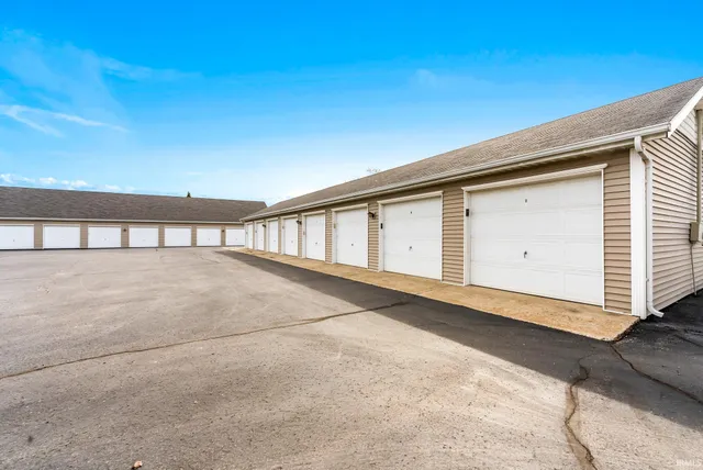 $349,900 | 300 East Medusa Street, Unit 5D, Syracuse, IN 46567