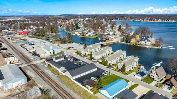 $349,900 | 300 East Medusa Street, Unit 5D, Syracuse, IN 46567