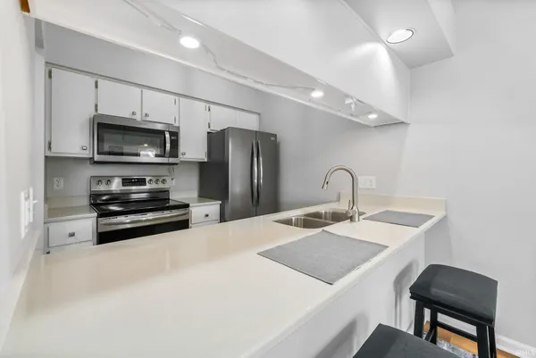 $349,900 | 300 East Medusa Street, Unit 5D, Syracuse, IN 46567