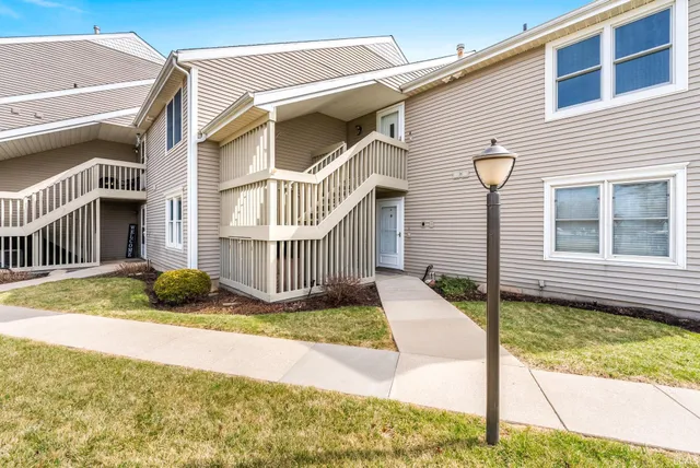 $349,900 | 300 East Medusa Street, Unit 5D, Syracuse, IN 46567