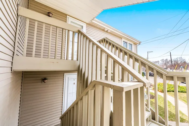 $349,900 | 300 East Medusa Street, Unit 5D, Syracuse, IN 46567