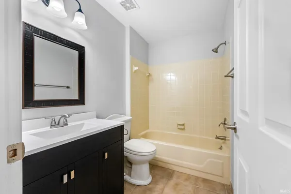 $349,900 | 300 East Medusa Street, Unit 5D, Syracuse, IN 46567