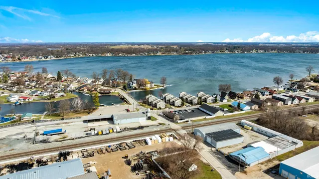 $349,900 | 300 East Medusa Street, Unit 5D, Syracuse, IN 46567