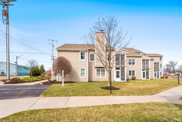 $349,900 | 300 East Medusa Street, Unit 5D, Syracuse, IN 46567