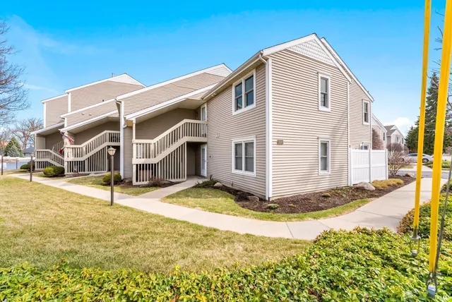 $349,900 | 300 East Medusa Street, Unit 5D, Syracuse, IN 46567