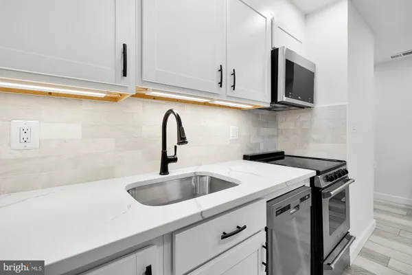 $2,100 | 1821 19th Street Northwest, Unit 1, Washington, DC 20009