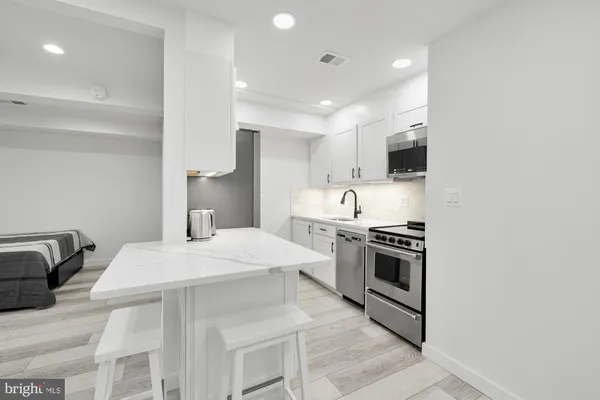 $2,100 | 1821 19th Street Northwest, Unit 1, Washington, DC 20009