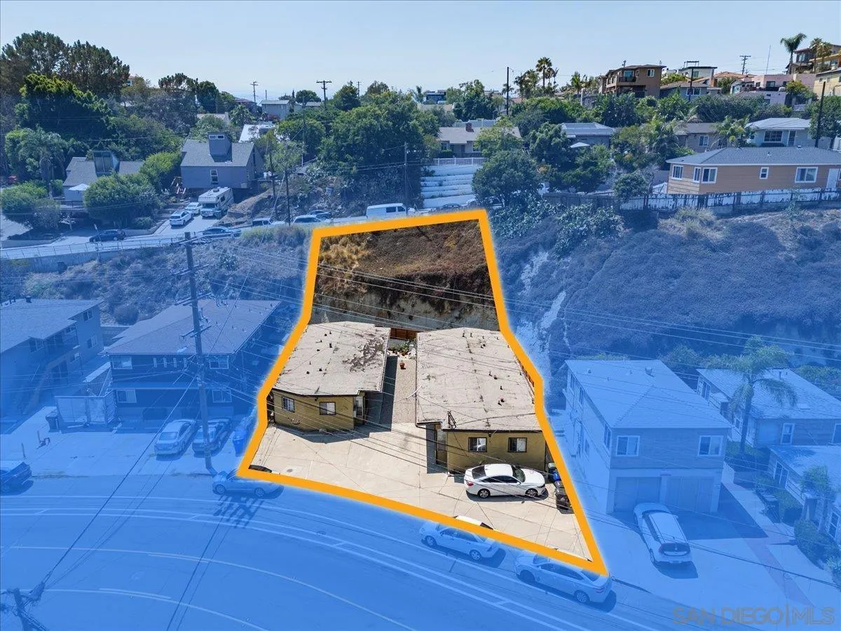 3206-16 Reynard Way San Diego, CA 92103 - Photo 3 of 12 swimming pool view with sitting space